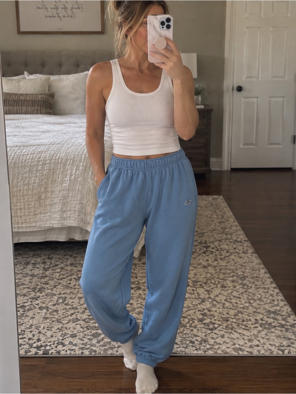 Alo Yoga Accolade Sweatpant in Blue Size L